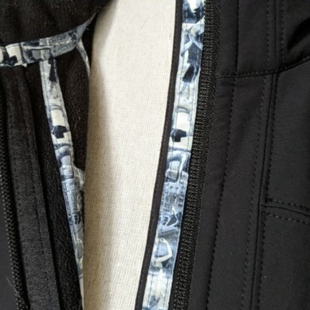 RARE LULULEMON EMBARK SOFTSHELL JACKET BLACK CONTRAST INTERIOR TRIM SIZE 8